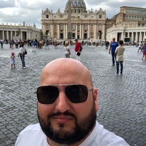 Meet your Posher, Andras